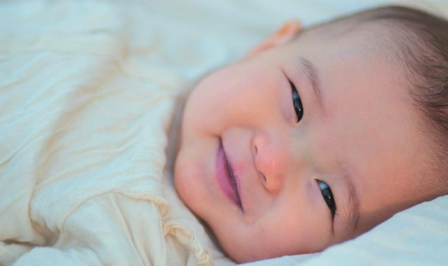心を溶かす赤ちゃんの笑顔
